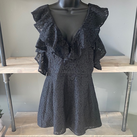NWT Lovers and Friends Abella Lace Romper - Picture 2 of 9